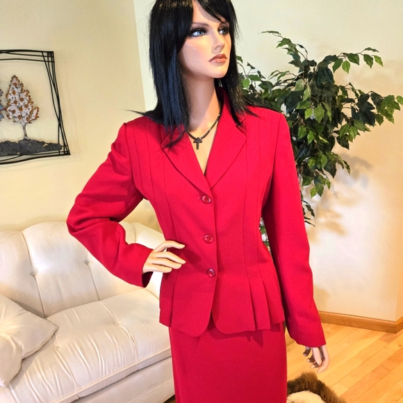 NWTs, Red Le Suit, Business Suit Pleated Jacket/Blazer,  A-Line Skirt, Size 12 - Picture 2 of 16